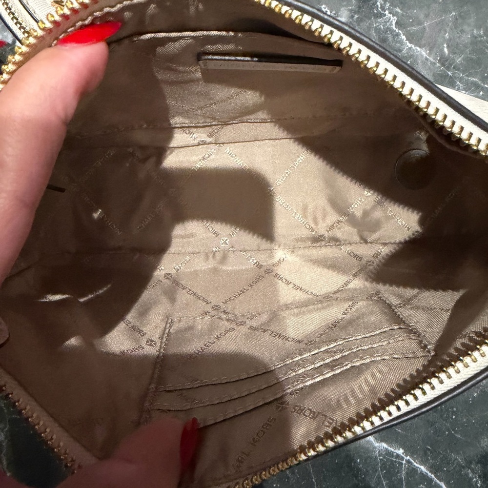 ✨Auth✨Michael Kors Beige Crossbody Bag Trio - Picture 2 of 4